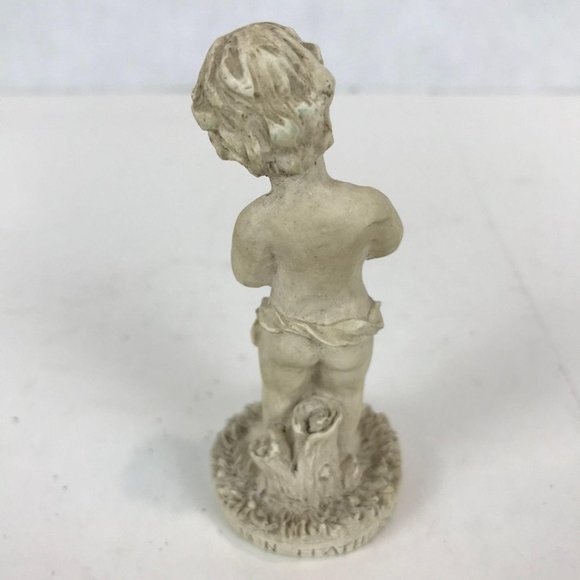 Hen Feathers Cherub figure playing flute - Picture 3 of 7
